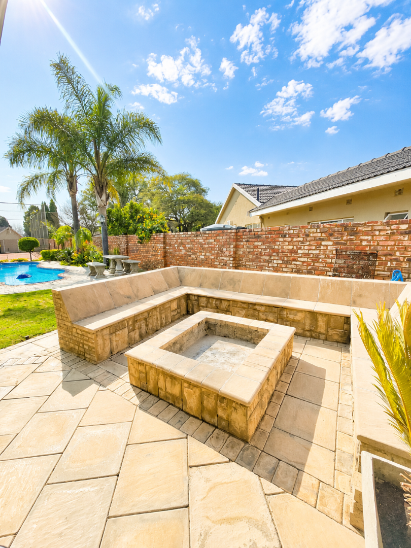 5 Bedroom Property for Sale in Flamwood North West